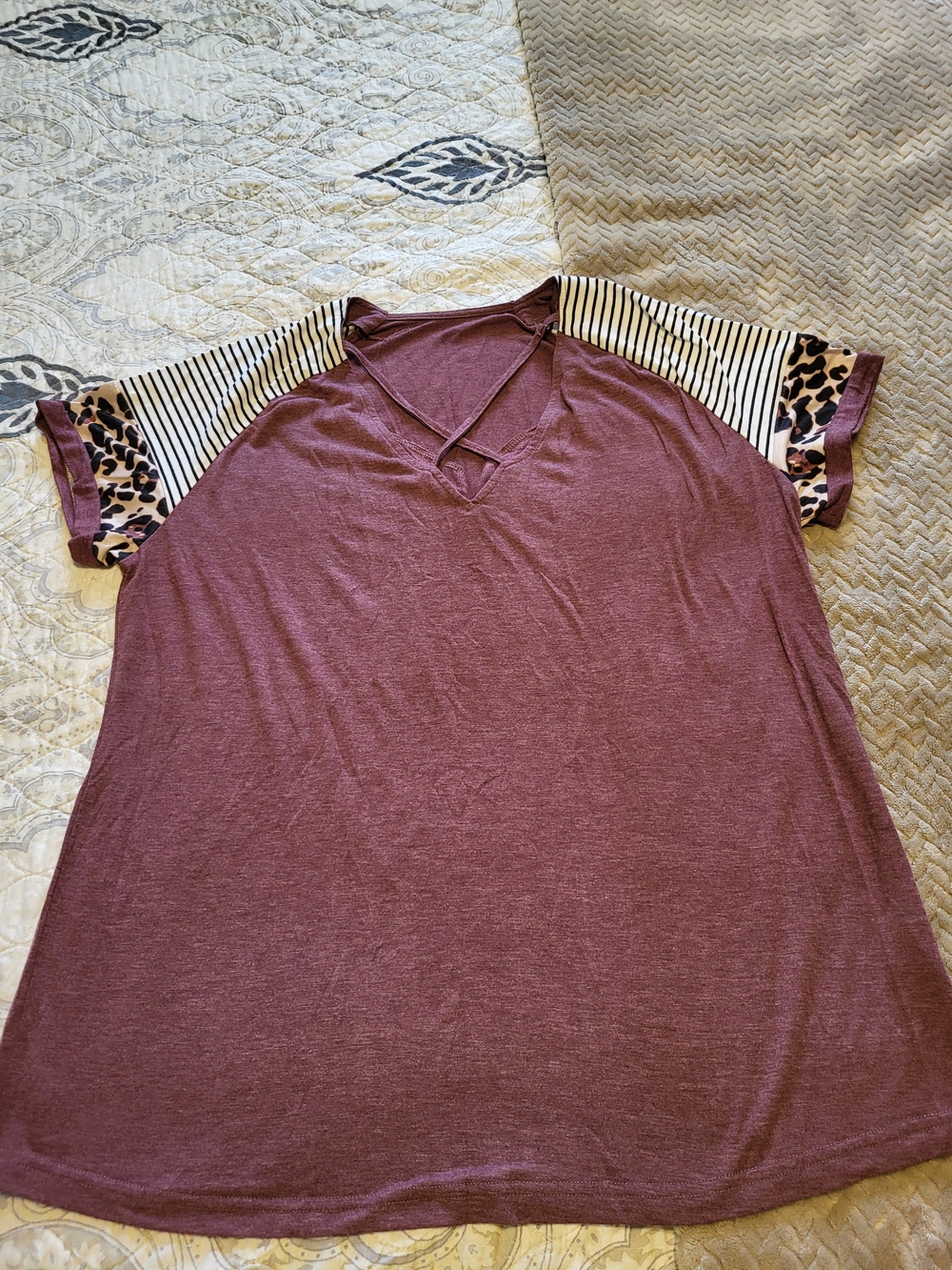 Crisscross V-Neck Short Sleeve Tunic in Mauve with Patterned Sleeves